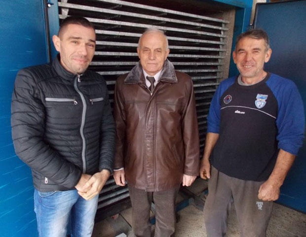 Сува шљива пуни џеп